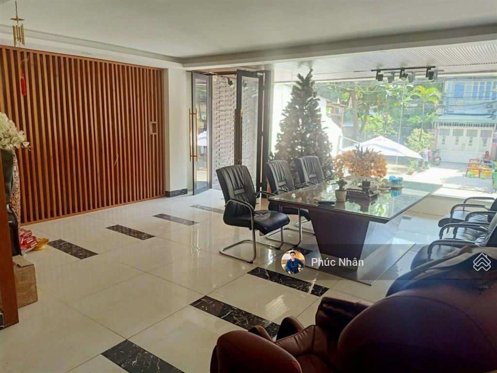Toà chdv  hầm 7 tầng cho thuê 3 tỷ/năm ngay mặt tiền quốc hương, thảo điền q.2 (11x25m) giá 59 tỷ