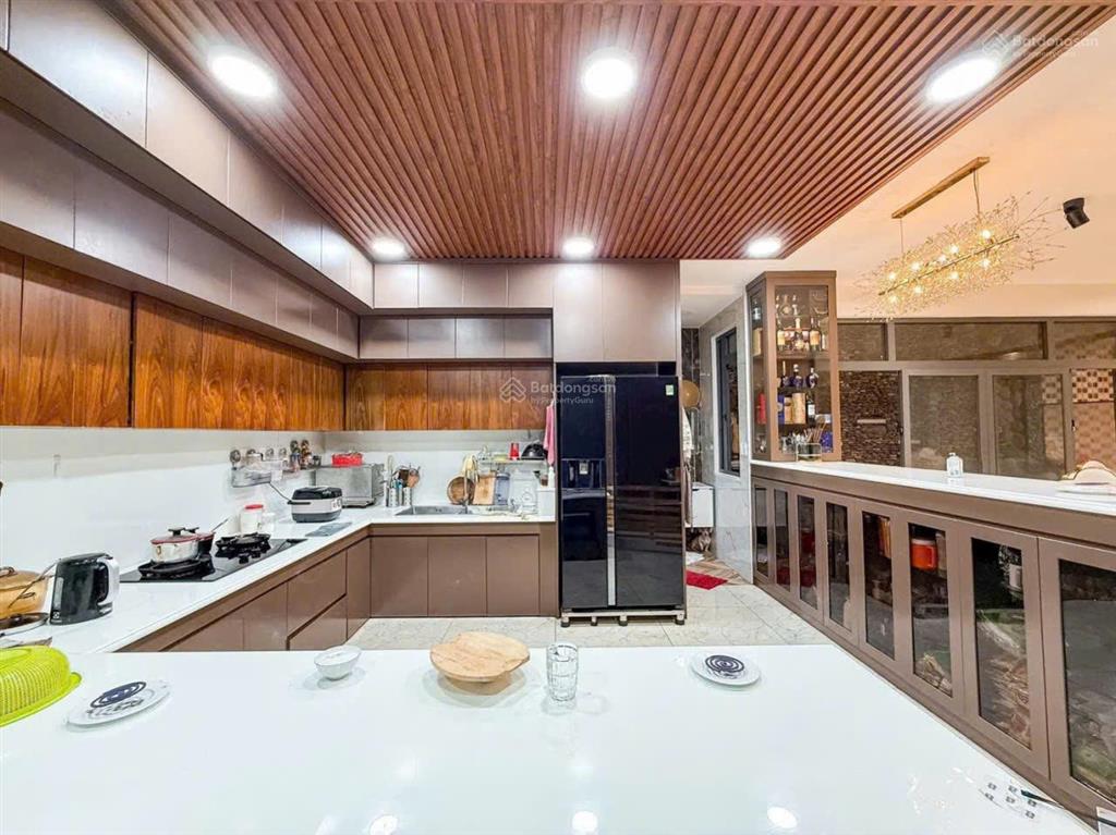 Hot mt bàu cát 8mx18m 4 lầu giá 30 tỷ còn tl