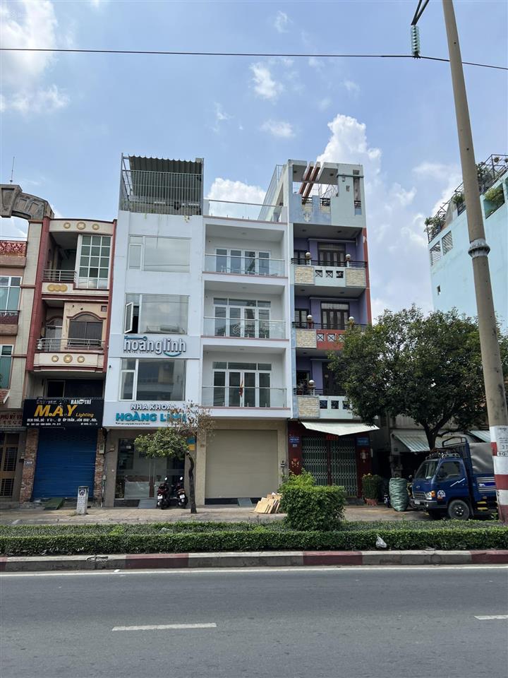 Hot mt bàu cát 8mx18m 4 lầu giá 30 tỷ còn tl