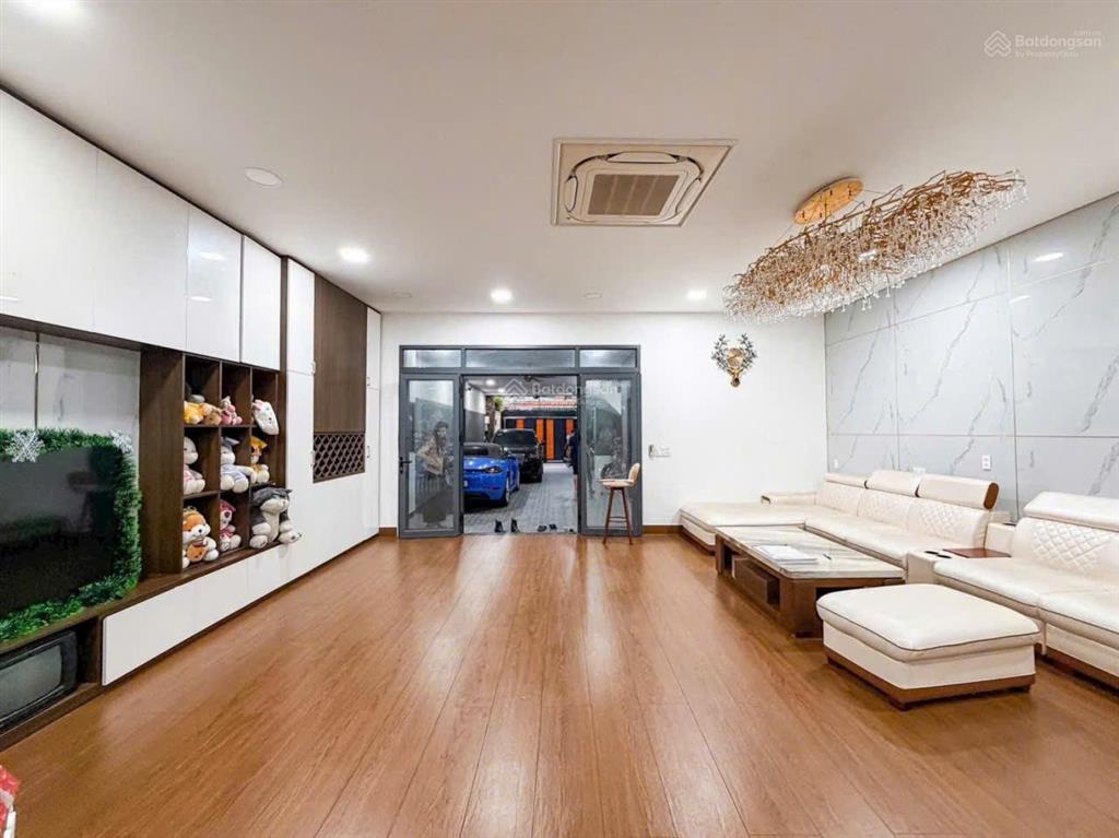 Hot mt bàu cát 8mx18m 4 lầu giá 30 tỷ còn tl