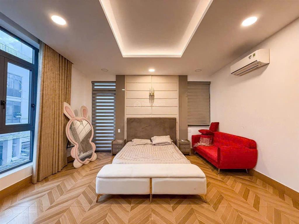 Hot mt bàu cát 8mx18m 4 lầu giá 30 tỷ còn tl