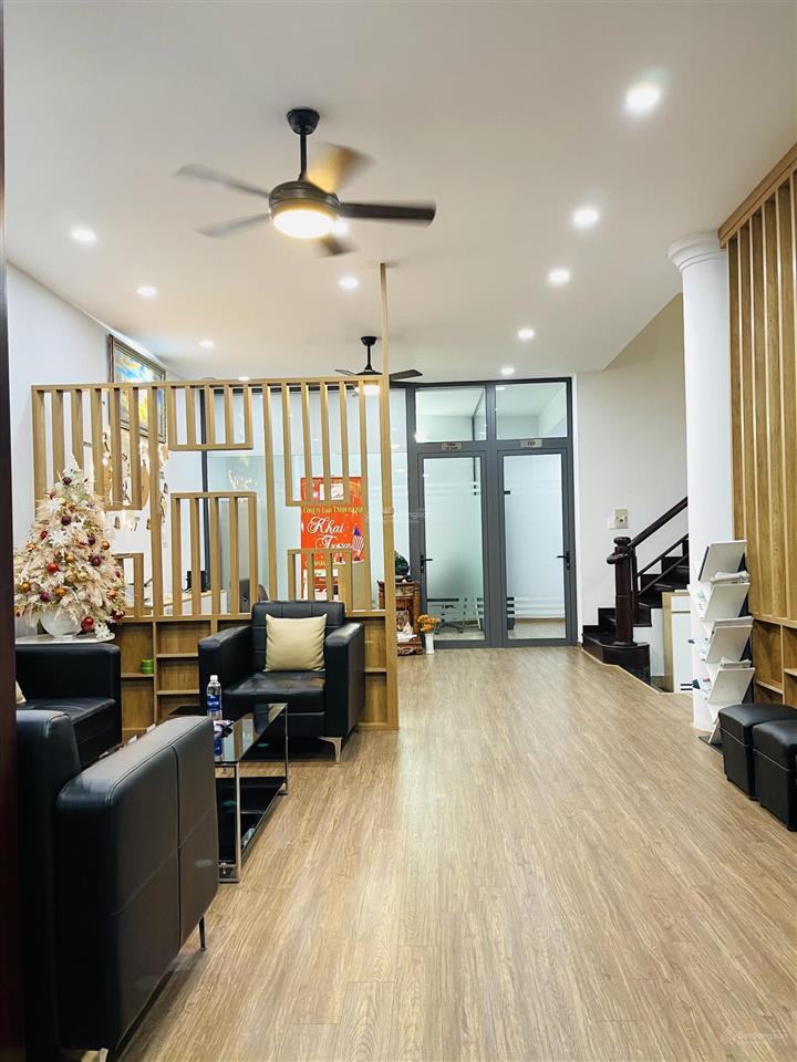 Hot trương công định 4x14m 4 lầu giá 10 tỷ còn tl