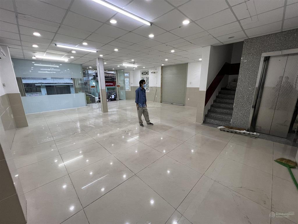 Bán tòa nhà văn phòng mặt tiền đường cộng hòa 10x40m hầm 11 tầng giá 135 tỷ còn tl