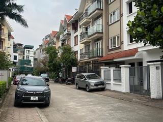 Bán nhà liền kề 122,1m đối diện trung tâm hội nghị quốc gia, giá 45 đồng