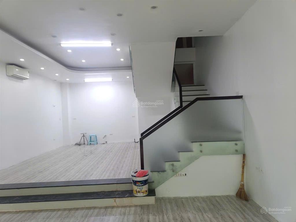 Cho thuê nhà liền kề a10  nguyễn chánh  yên hòa  hn 75m2 4 tầng. mặt tiền 6m. giá rẻ 45tr