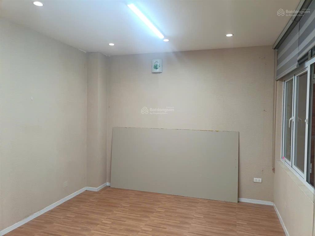 Cho thuê nhà liền kề a10  nguyễn chánh  yên hòa  hn 75m2 4 tầng. mặt tiền 6m. giá rẻ 45tr