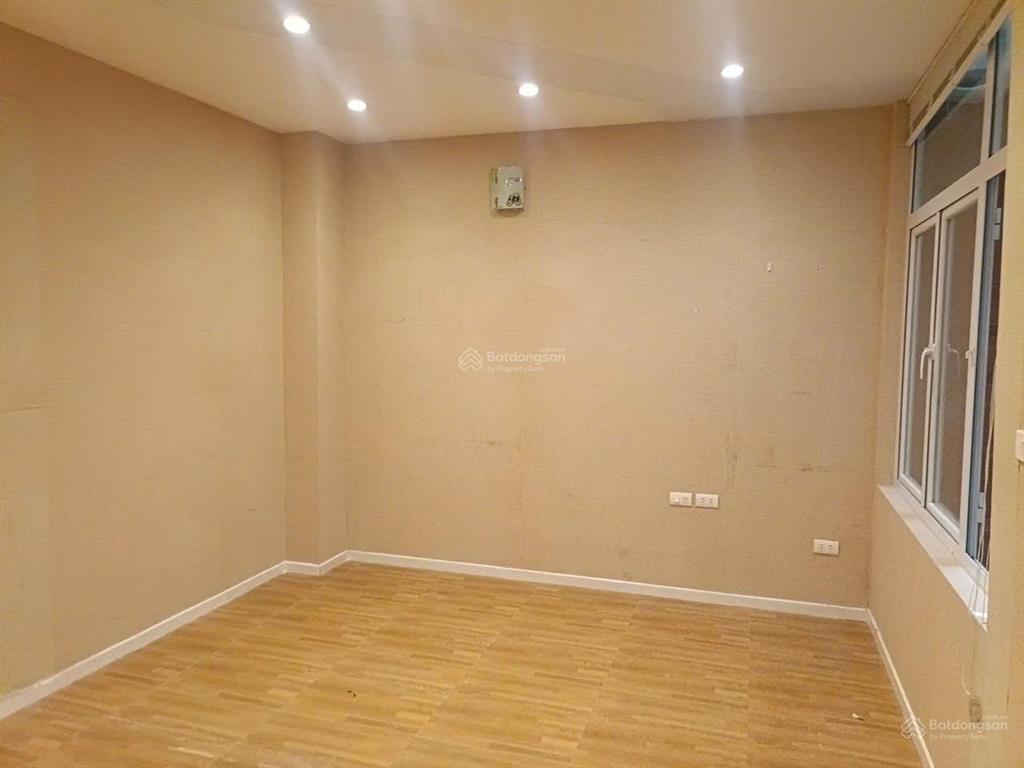 Cho thuê nhà liền kề a10  nguyễn chánh  yên hòa  hn 75m2 4 tầng. mặt tiền 6m. giá rẻ 45tr