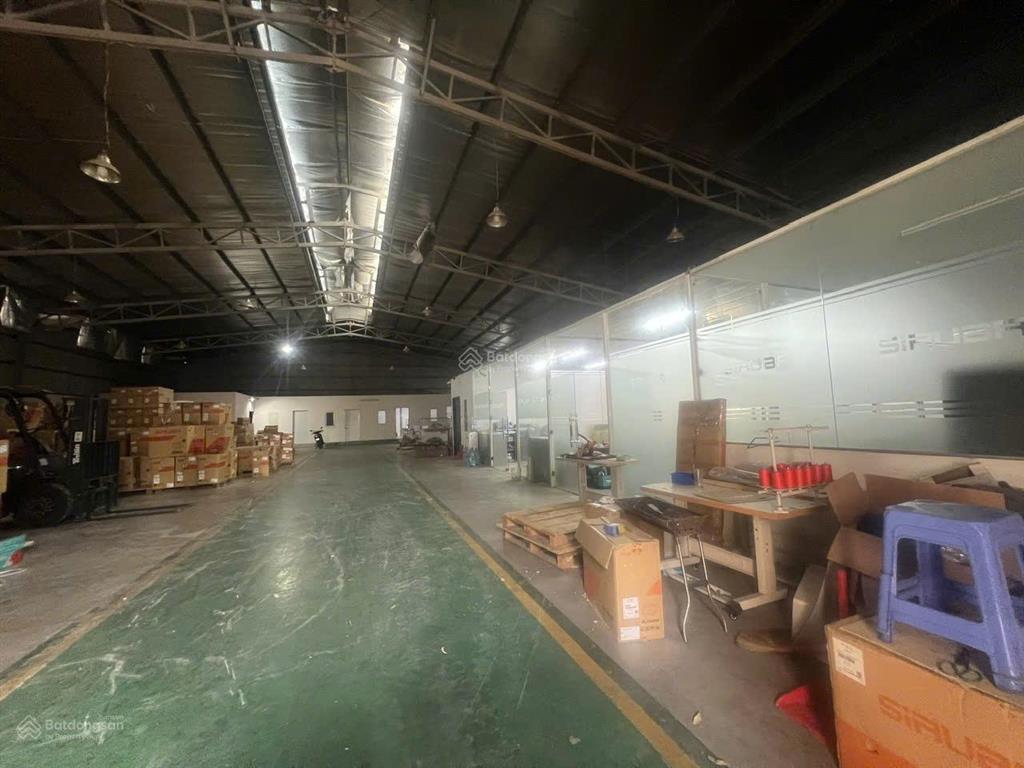 Cho thuê kho xưởng gần vinhomes smart city  cổng chào nam an khánh  2100m2, xe cont vào, xuất vat