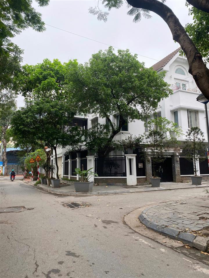 Cho thuê biệt thự kđt mỹ đình 2  nguyễn cơ thạch  mỹ đình 210m2 4 tầng lô góc. giá 55tr