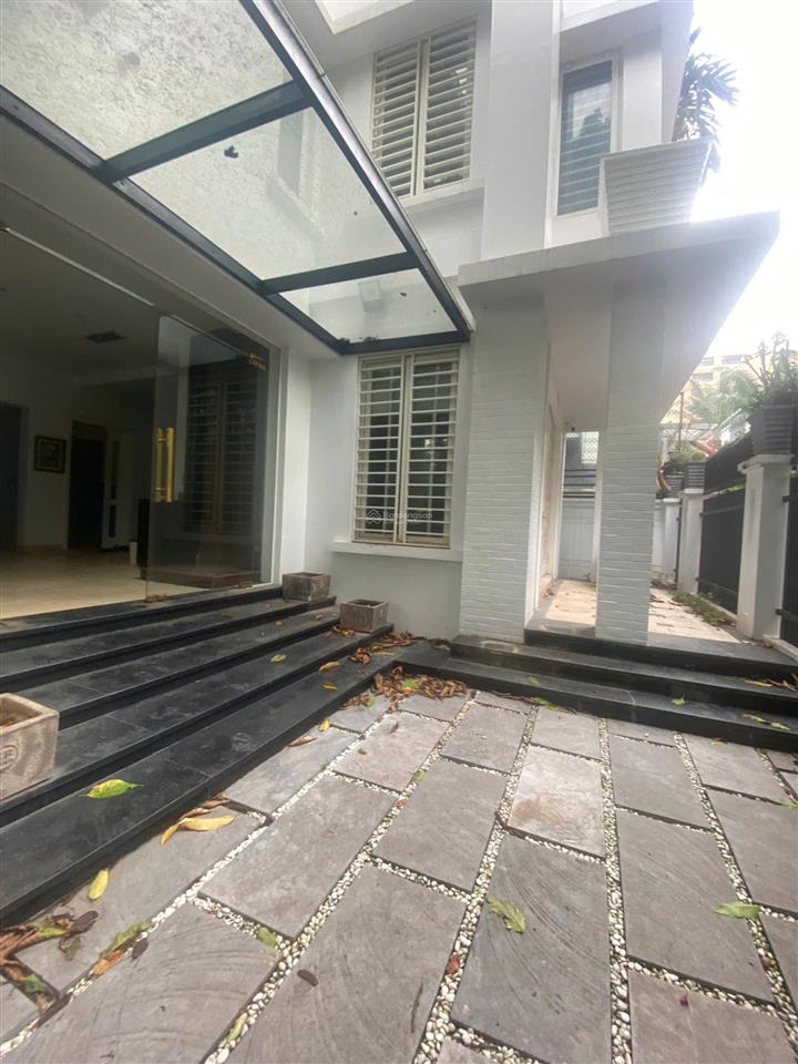 Cho thuê biệt thự kđt mỹ đình 2  nguyễn cơ thạch  mỹ đình 210m2 4 tầng lô góc. giá 55tr