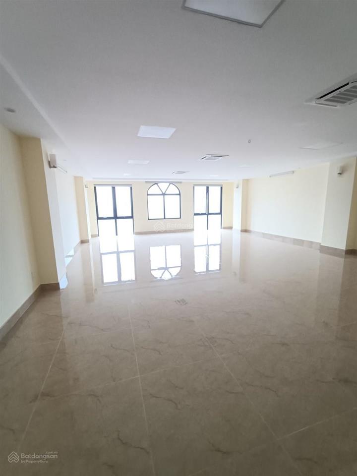 Cho thuê nhà mặt phố nguyễn văn huyên  cầu giấy  hn 70m2 6 tầng mt 5.5m. thông sàn. giá 65tr