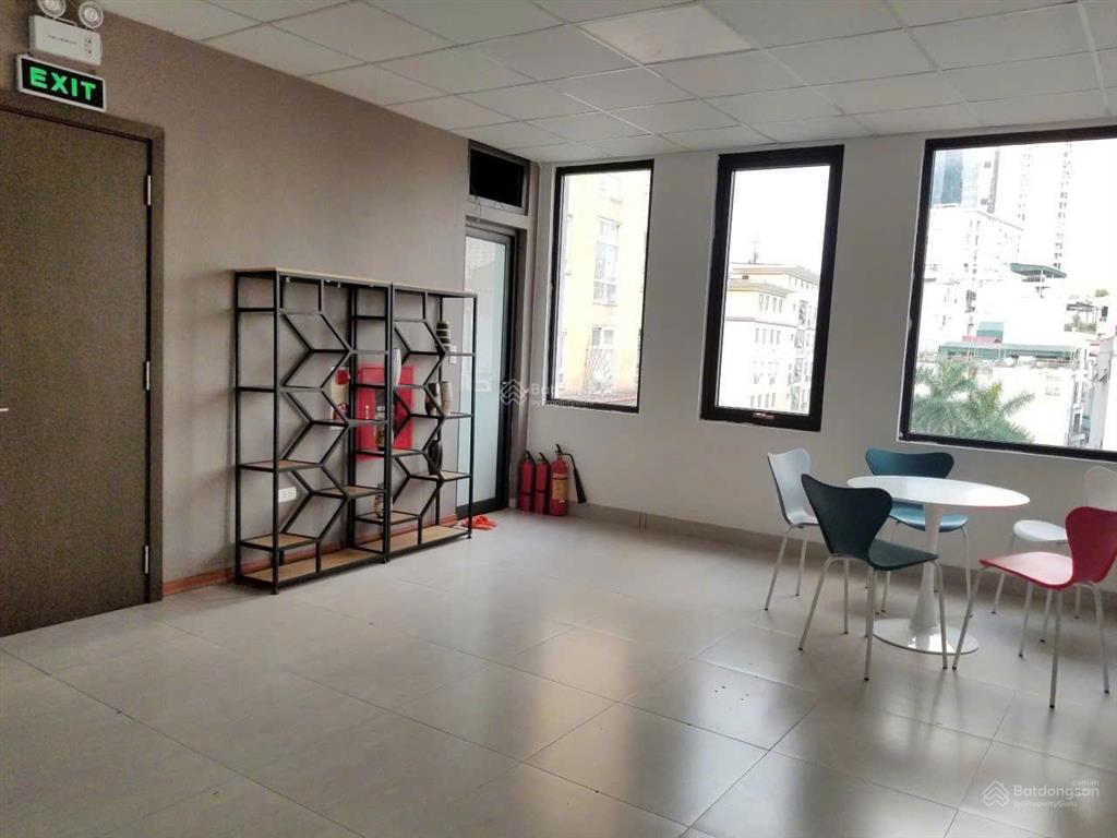 Cho thuê tòa nhà mặt phố trương công giai  cầu giấy hn 90m2 7 tầng mt 6m. thông sàn. giá 90tr