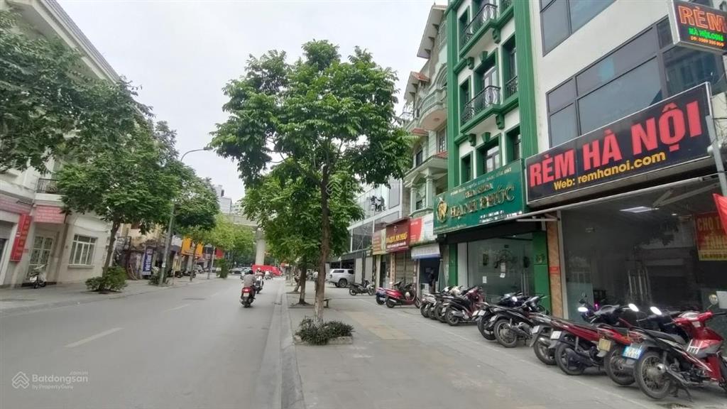 Cho thuê tòa nhà mặt phố trương công giai  cầu giấy hn 90m2 7 tầng mt 6m. thông sàn. giá 90tr