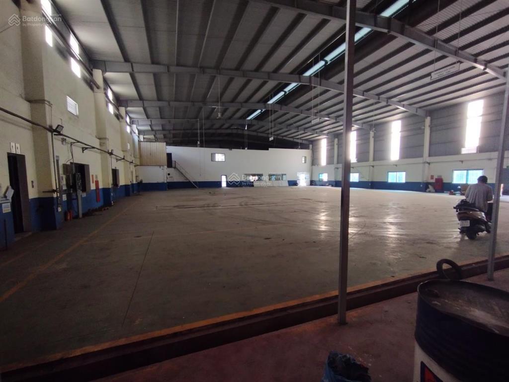 Cho thuê kho xưởng tại kcn từ liêm  cầu diễn  hà nội. dt 1500m2. giá 120.000/m2