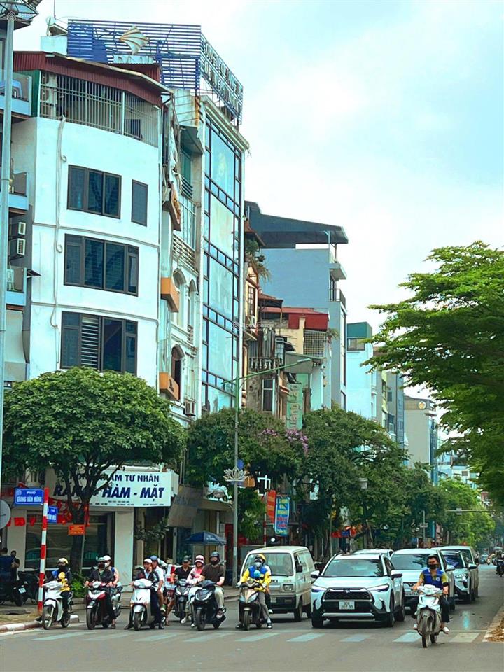 Cho thuê nhà phố kim mã  ba đình  hà nội 70m2 7 tầng mặt tiền 8m, thông sàn, thang máy. giá 120tr