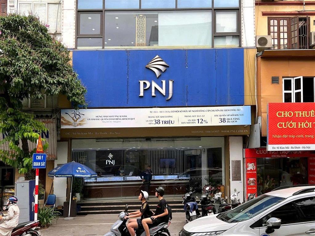 Cho thuê nhà phố kim mã  ba đình  hà nội 70m2 7 tầng mặt tiền 8m, thông sàn, thang máy. giá 120tr