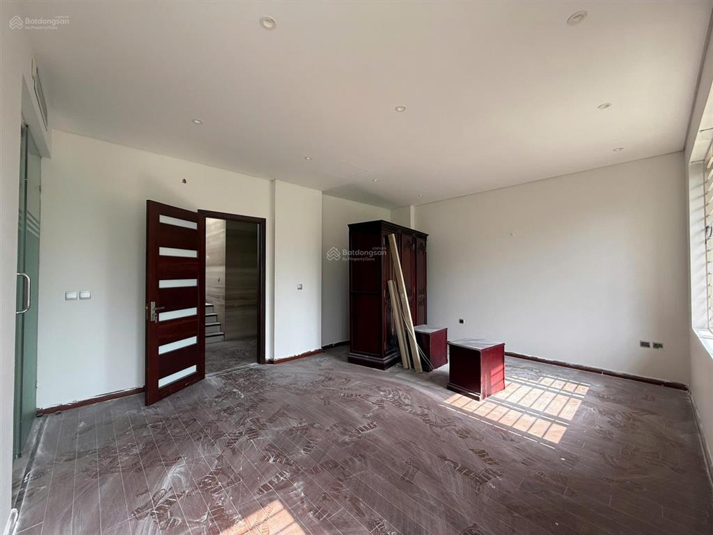 Cho thuê biệt thự kđt nam cường cổ nhuế dt 220m2 xd 120m2*4 tầng 1 hầm.lô góc. thang máy. giá 55tr