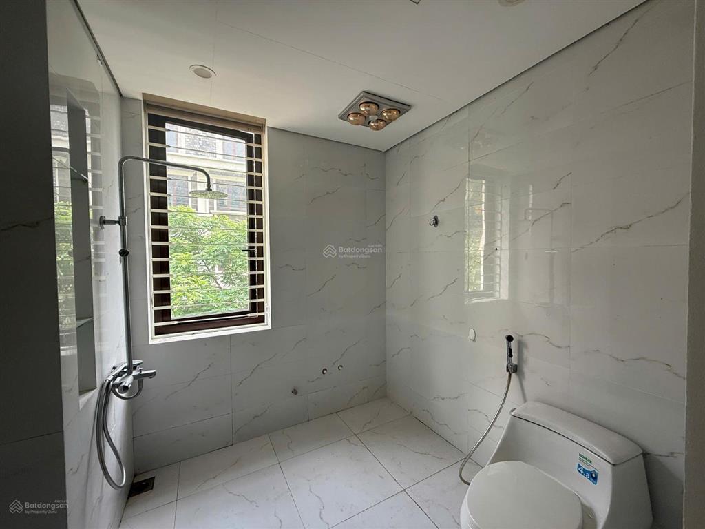 Cho thuê biệt thự kđt nam cường cổ nhuế dt 220m2 xd 120m2*4 tầng 1 hầm.lô góc. thang máy. giá 55tr