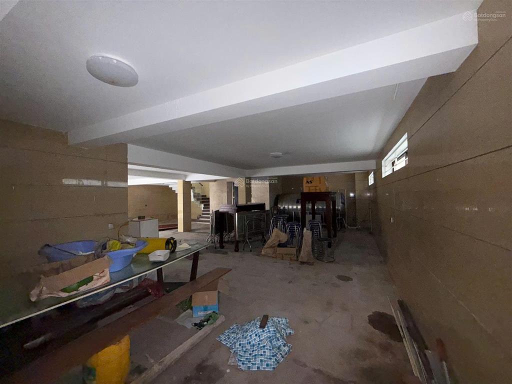 Cho thuê biệt thự kđt nam cường cổ nhuế dt 220m2 xd 120m2*4 tầng 1 hầm.lô góc. thang máy. giá 55tr