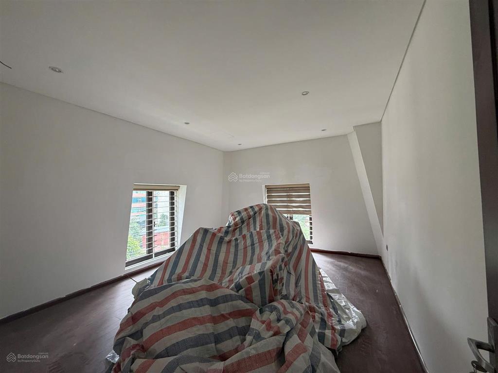 Cho thuê biệt thự kđt nam cường cổ nhuế dt 220m2 xd 120m2*4 tầng 1 hầm.lô góc. thang máy. giá 55tr