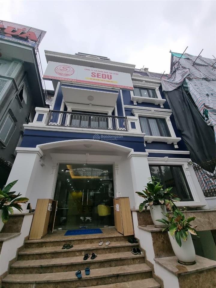 Cho thuê biệt thự kđt nam cường cổ nhuế dt 220m2 xd 110m2 * 4 tầng 1 hầm. thang máy. giá 55tr/th