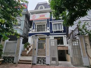 Cho thuê biệt thự kđt nam cường cổ nhuế dt 220m2 xd 110m2 * 4 tầng 1 hầm. thang máy. giá 55tr/th