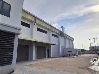 Cho thuê kho cụm cn ngọc hồi  ql1a dt 9000m2, đầy đủ pccc, có nhà điều hành, xuất vat. 750tr