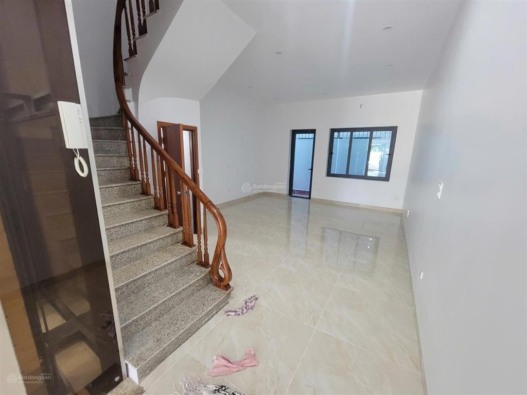 Cho thuê liền kề nguyễn văn lộc, mỗ lao dt 90m2, mt 5m, 4 tầng, 1 hầm. giá 26tr.  0936 983 ***