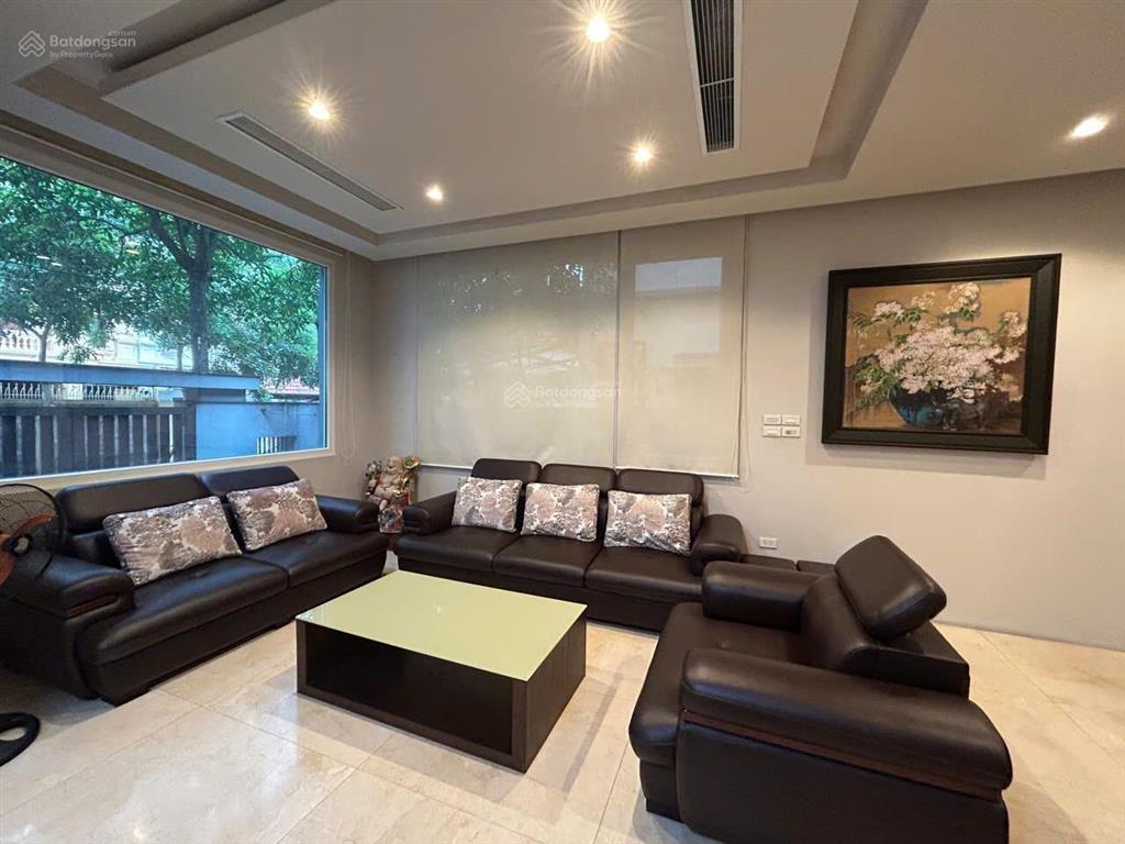 Cho thuê biệt thự lô góc kđt mới dịch vọng  cv cầu giấy 250m2 xd130m 4 tầng 1 hầm. giá 95tr