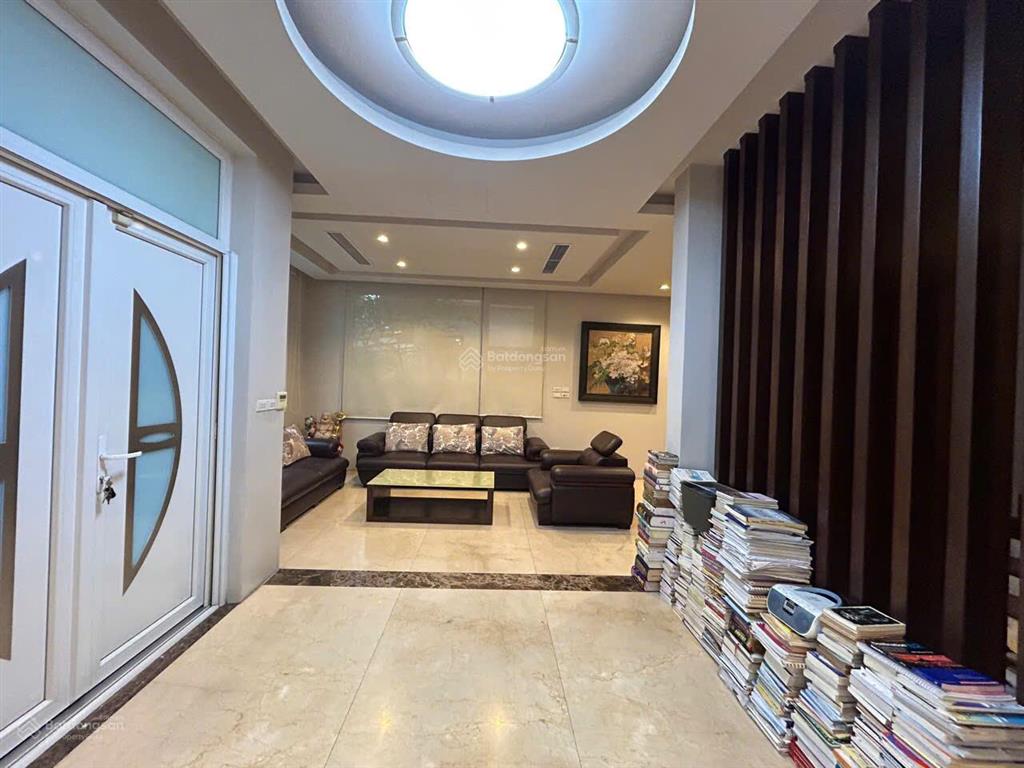 Cho thuê biệt thự lô góc kđt mới dịch vọng  cv cầu giấy 250m2 xd130m 4 tầng 1 hầm. giá 95tr