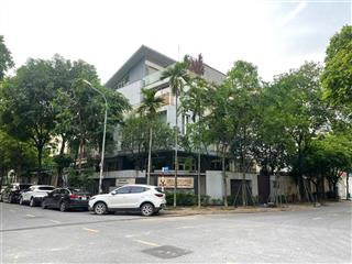 Cho thuê biệt thự lô góc kđt mới dịch vọng  cv cầu giấy 250m2 xd130m 4 tầng 1 hầm. giá 95tr
