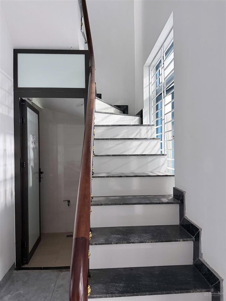 Cho thuê shophouse galaxy  tố hữu  hà đông 100m2, 6 tầng mt 5.5m thông sàn, thang máy. giá 50tr