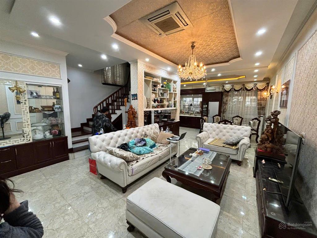 Cho thuê bt làng việt kiều châu âu  hà đông 150m2 4 tầng, mt 10m, nhà mới hiện đại. 40tr/th