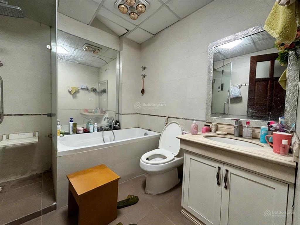 Cho thuê bt làng việt kiều châu âu  hà đông 150m2 4 tầng, mt 10m, nhà mới hiện đại. 40tr/th