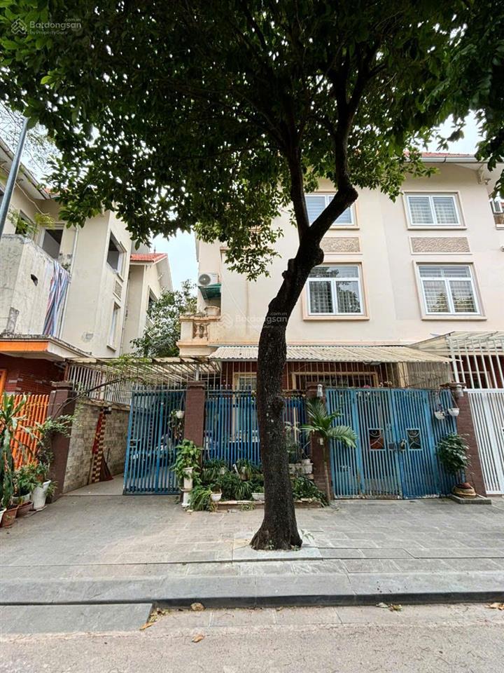 Cho thuê bt làng việt kiều châu âu  hà đông 150m2 4 tầng, mt 10m, nhà mới hiện đại. 40tr/th