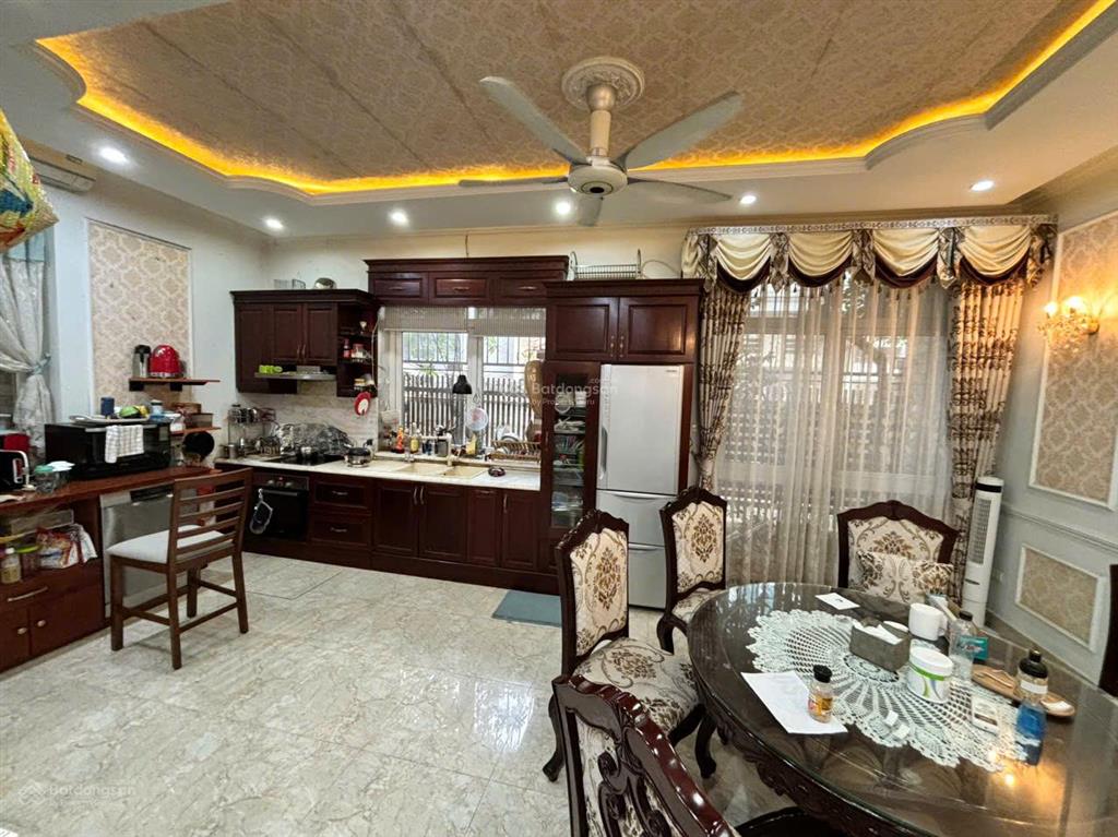 Cho thuê bt làng việt kiều châu âu  hà đông 150m2 4 tầng, mt 10m, nhà mới hiện đại. 40tr/th