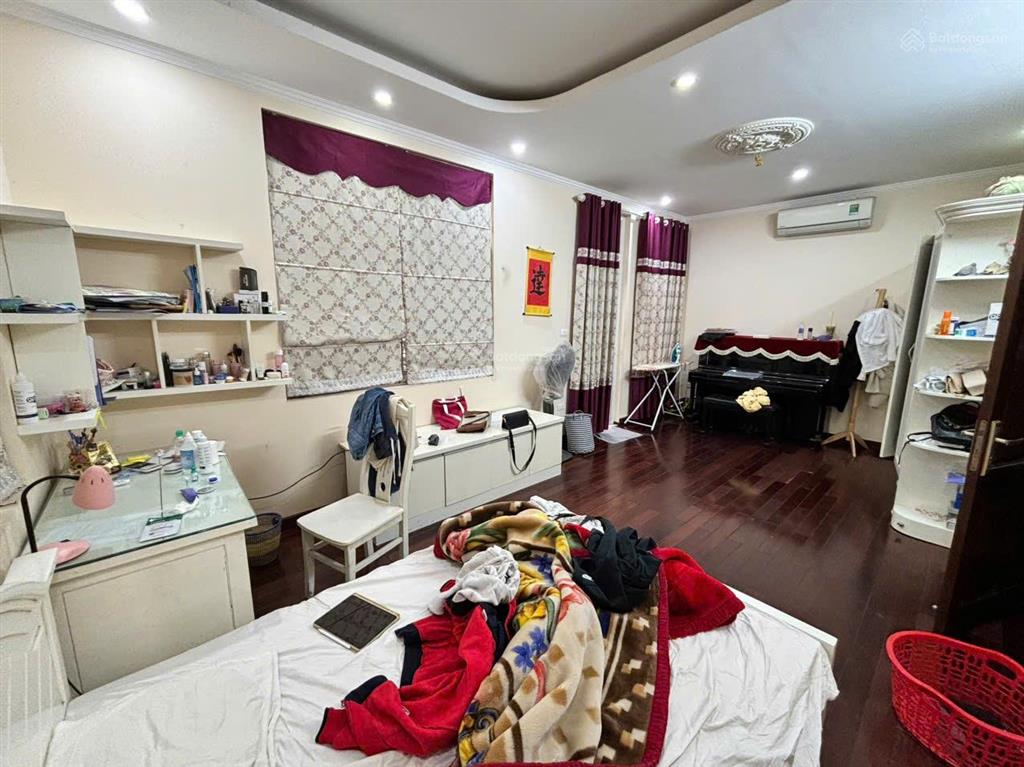 Cho thuê bt làng việt kiều châu âu  hà đông 150m2 4 tầng, mt 10m, nhà mới hiện đại. 40tr/th