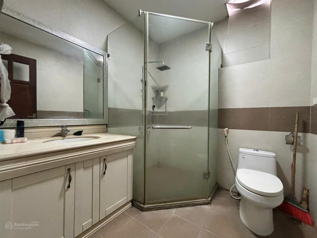 Cho thuê bt làng việt kiều châu âu  hà đông 150m2 4 tầng, mt 10m, nhà mới hiện đại. 40tr/th