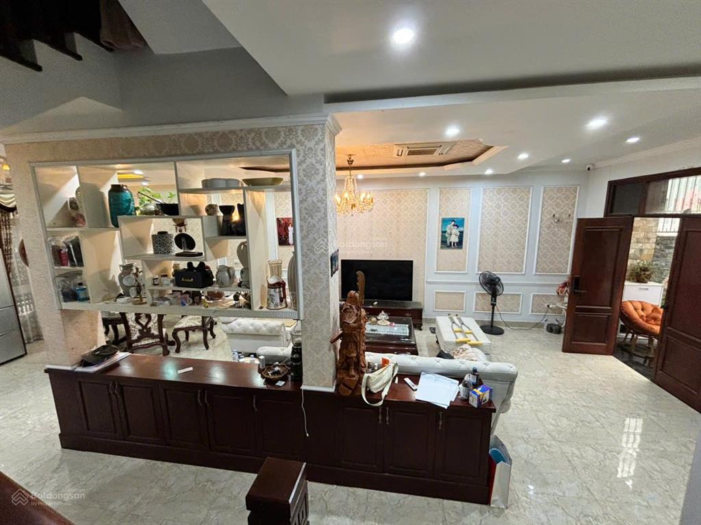 Cho thuê bt làng việt kiều châu âu  hà đông 150m2 4 tầng, mt 10m, nhà mới hiện đại. 40tr/th