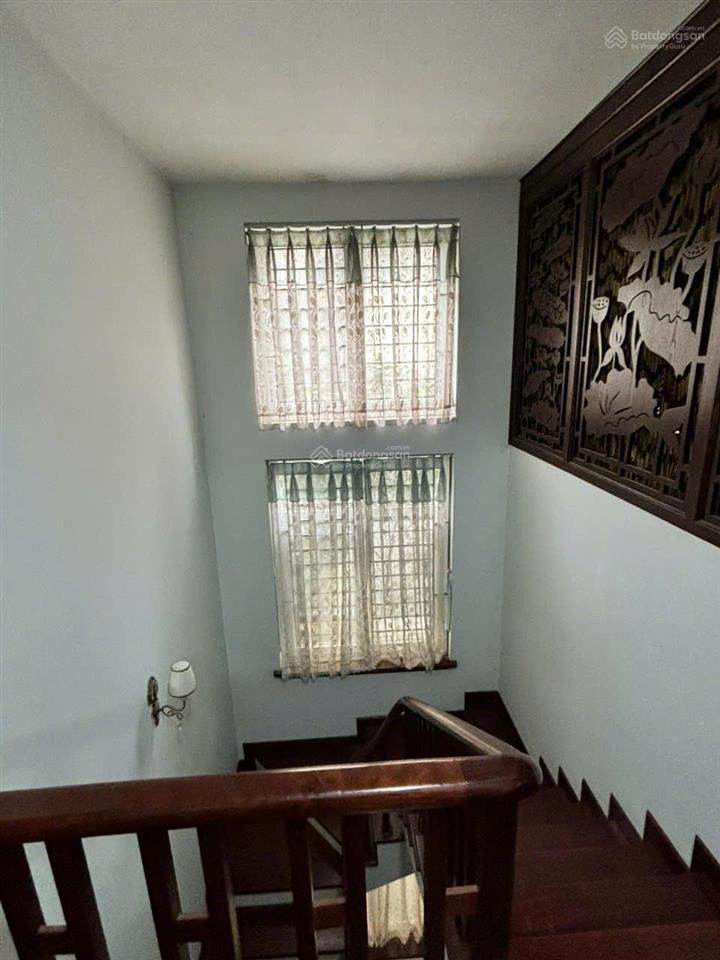 Cho thuê bt làng việt kiều châu âu  hà đông 150m2 4 tầng, mt 10m, nhà mới hiện đại. 40tr/th