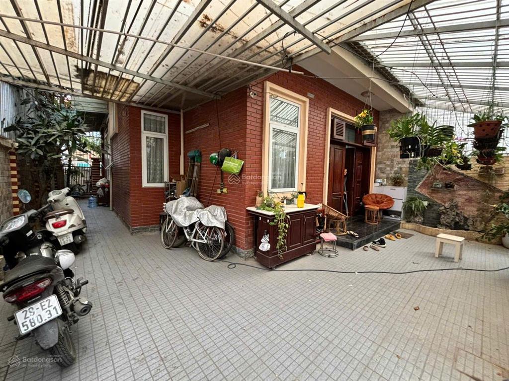 Cho thuê bt làng việt kiều châu âu  hà đông 150m2 4 tầng, mt 10m, nhà mới hiện đại. 40tr/th