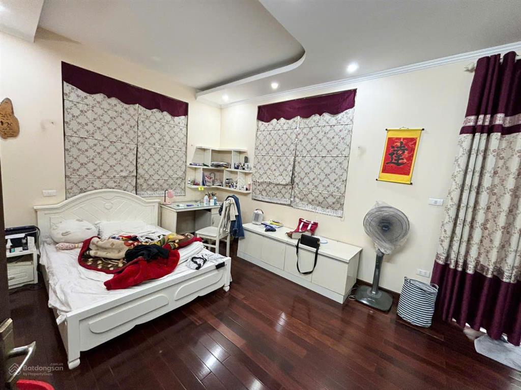 Cho thuê bt làng việt kiều châu âu  hà đông 150m2 4 tầng, mt 10m, nhà mới hiện đại. 40tr/th