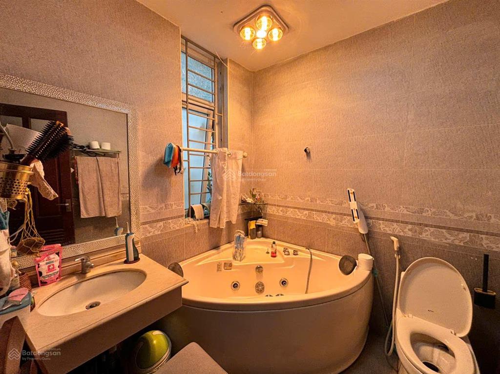 Cho thuê bt làng việt kiều châu âu  hà đông 150m2 4 tầng, mt 10m, nhà mới hiện đại. 40tr/th