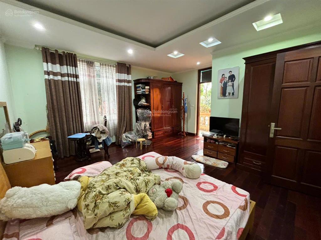 Cho thuê bt làng việt kiều châu âu  hà đông 150m2 4 tầng, mt 10m, nhà mới hiện đại. 40tr/th