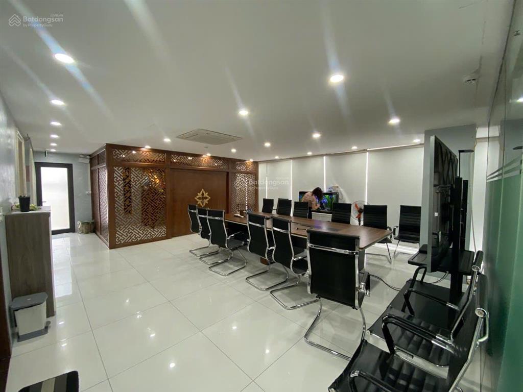 Cho thuê tòa nhà vp nguyễn cơ thạch  từ liêm  hn 160m2 lô góc, 8 tầng 1 hầm. thông sàn, giá 190tr