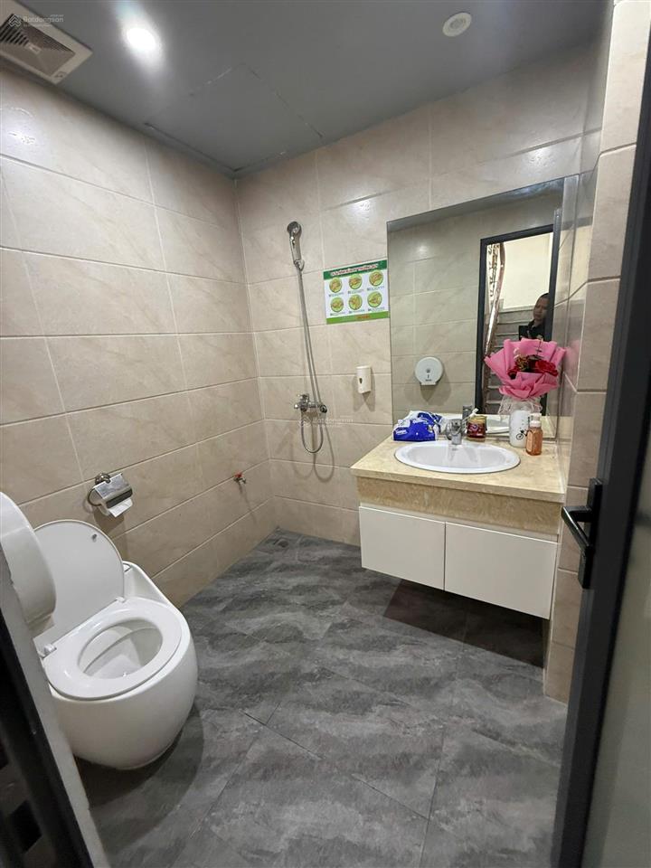 Cho thuê tòa nhà vp mặt phố nguyễn quốc trị  yên hòa  hn 110m2 6 tầng 1 hầm. mt 6.5m. giá 120tr