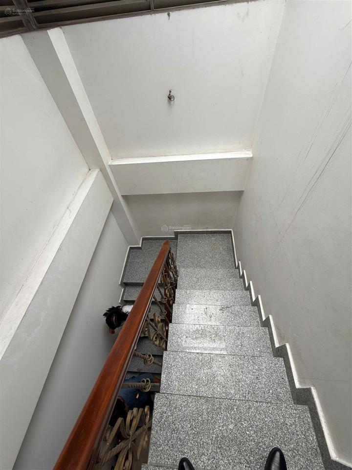 Cho thuê tòa nhà vp mặt phố nguyễn quốc trị  yên hòa  hn 110m2 6 tầng 1 hầm. mt 6.5m. giá 120tr