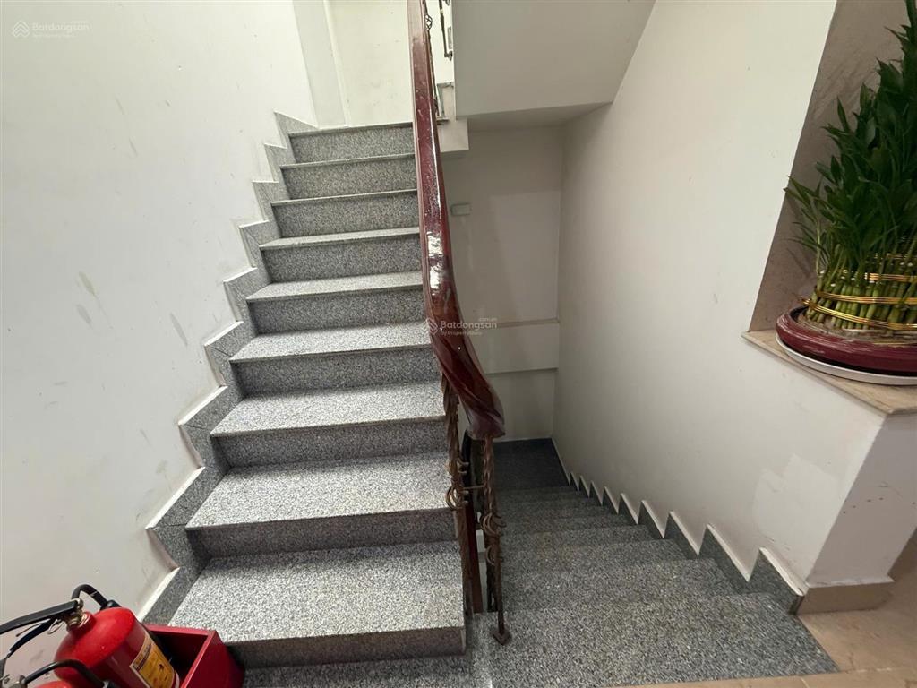 Cho thuê tòa nhà vp mặt phố nguyễn quốc trị  yên hòa  hn 110m2 6 tầng 1 hầm. mt 6.5m. giá 120tr