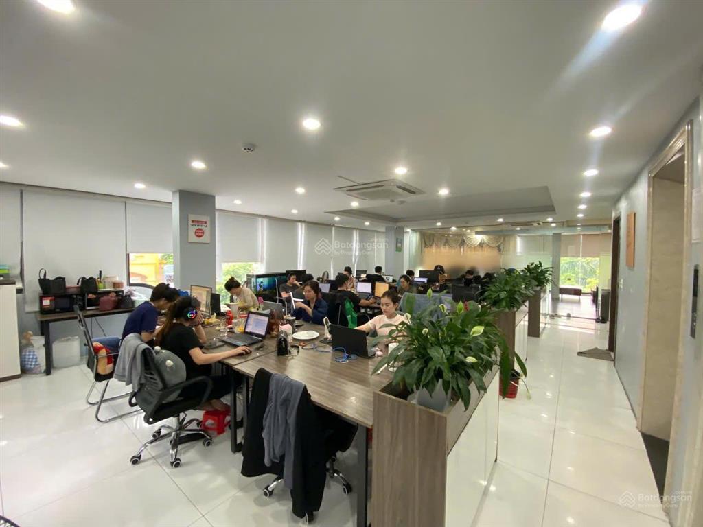 Cho thuê lk lô góc kđt a10 nam trung yên  nguyễn chánh 130m2 x 4,5t. mt 30m. có thang máy.giá 60tr