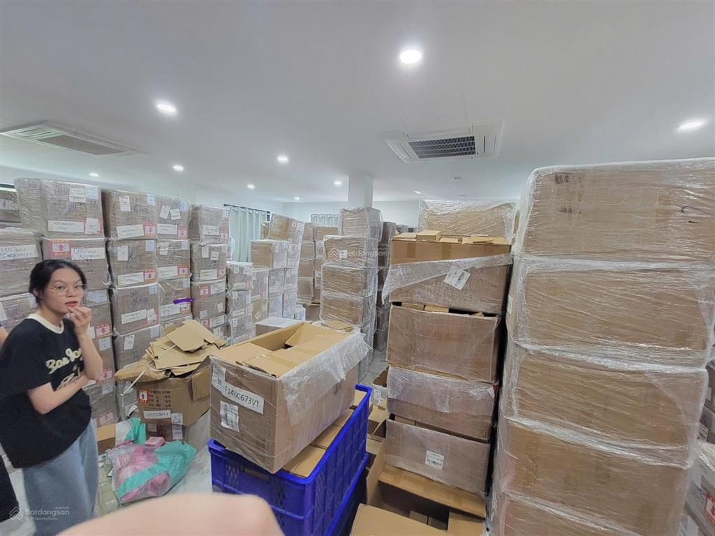 Cho thuê biệt thự 214 nguyễn xiển, diện tích 140m lô góc, giá 65tr,  mr. linh 0936 983 ***